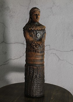 A sense of Direction (2023) Terracotta with Oxides and Inlaid Pewter, Height: 25cm £250
